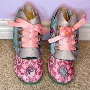 Mare Antoinette Hot chocolate designs